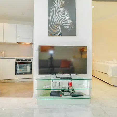 « La Grande » Vue Mer, Piscine Apartment Menton